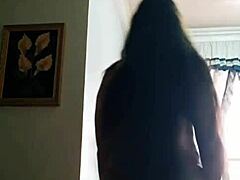 Laureana Fingers Her Wet Pussy!