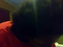 她给超级湿口交狂吞精液