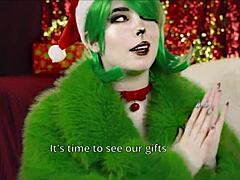 Grinch Themed Christmas Scene With Mollyredwolf And Couple