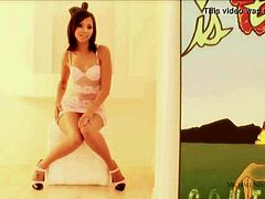 Mia Lina solos with her nympho vibes 😈