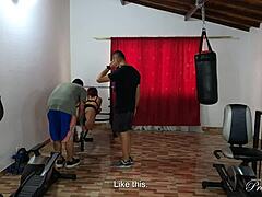 幸运哥们健身房猛干新人妹子！