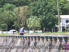 拉丁大奶头妹公共玩湿屄