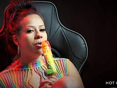 性感拉丁妹吸巨棒骚话湿滑让你射