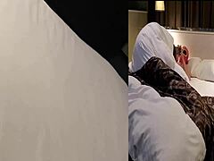 顽皮日本美女在无码Jav动作中挑逗