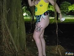 Soraya Paulista getting ready in the park, loving to suck cock