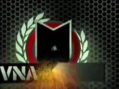 哟，想看Jelena Jensen用大奶和玩具挑逗直到她高潮吗？