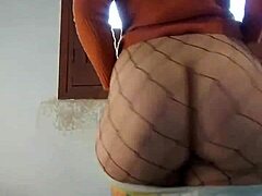 Girlfriend performs home striptease, revealing ass and natural tits