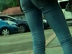 这个黑人美女的紧身牛仔裤为什么这么诱人？