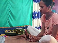 想看这对情侣惊人的卧室性爱吗？