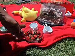 My Xmas Picnic Shows Off Big Booty in Leggings