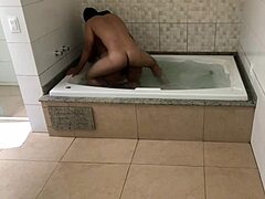 Damn, Sucking That Tasty Cock in the Hot Tub!