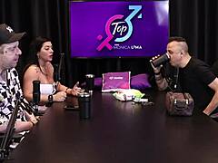 巴西骚货在透明红内衣聊套套后吸屌，看她骑真让人心跳加速！