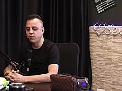 巴西骚货在透明红内衣聊套套后吸屌，看她骑真让人心跳加速！