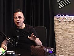 巴西骚货在透明红内衣聊套套后吸屌，看她骑真让人心跳加速！