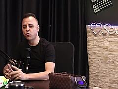 巴西骚货在透明红内衣聊套套后吸屌，看她骑真让人心跳加速！