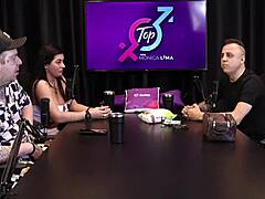 巴西骚货在透明红内衣聊套套后吸屌，看她骑真让人心跳加速！