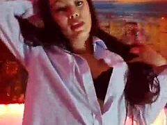Watch me masturbate on cam while dancing perreo with Karol G and Alicia Keys!