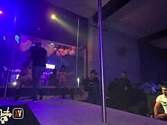 我和我的妹yamilethramirez在米却肯做直播性秀，在她嘴里射