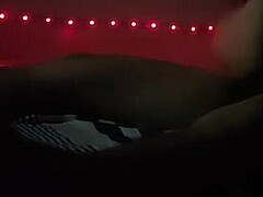 Video viral: hermanastra sneaks into the room for action