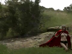 Cosplay美女户外草地上用假鸡巴自慰