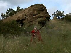 Cosplay美女户外草地上用假鸡巴自慰