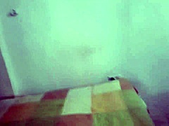 大奶年轻拉丁学生妹勾引教授