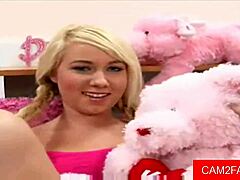 sexy teen 18+ getting fucked on webcam