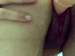 puta in bed makes me squirt with toys and fingering! 😩