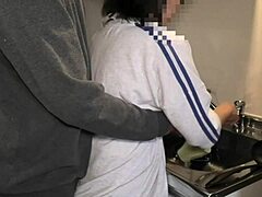 恩爱新婚夫妇在饥渴后激烈做爱