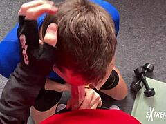 小鲜肉户外公共互舔大屌