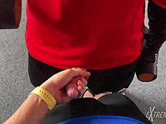 小鲜肉户外公共互舔大屌