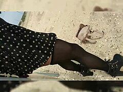 火辣妹子公共场所猛插假阳具