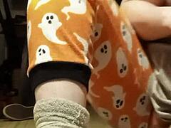 yo, wanna smell my dirty feet and worship these kinky toes tonight?