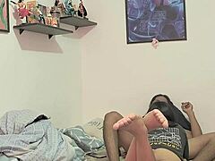 angulo escondido para esta culona morena