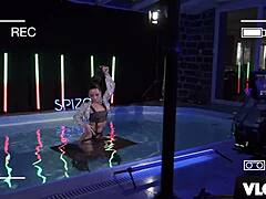 嘿，Zuzu Sweet在片场真是个调皮小骚货，你懂的！