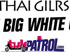 甜美亚洲少女开腿露奶激烈猛干