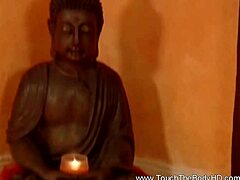 情侣给女友色情按摩