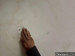 Mistress Eliza indulges submissive's foot fetish 😘