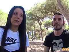 Silvia，你爱周围偷窥者的公共性爱吗？