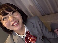 女学生在酒店被老男人内射