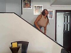 Xxxtime - Update 1 - Mi Esposa Se Lastima El Pie Y Le Hago Un Masaje En Su Vagina