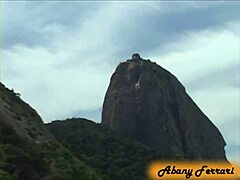 巴西大屁股业余妹子里约公共派对狂秀