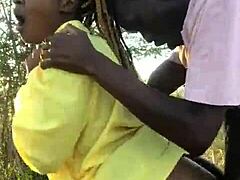 翘课少女被当地人户外中出惩罚