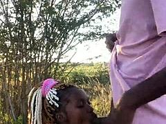 翘课少女被当地人户外中出惩罚