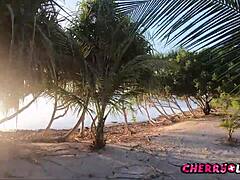 making perfect blowjob on beach with big cock 😍