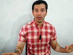 supervisor casado de la maquiladora penetra a pelo a su empleado en los ba�os en el turno nocturno relato sexual