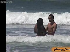 Moleque safado me pegou na praia pública!