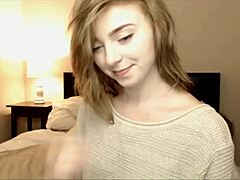 Lillexie Performs Masturbation on Webcam Show