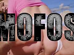 可爱娇小18+金发Summer Brooks骑大鸡巴后入和女上位