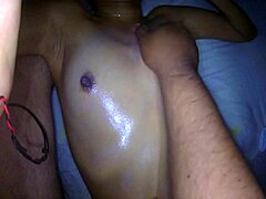 给性感拉丁继妹做色情按摩挑逗！🔥💦